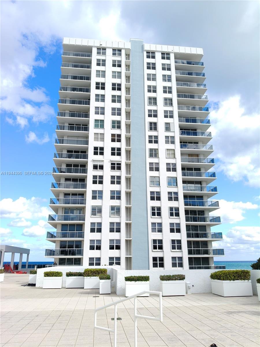 AQUARIUS CONDO - Residential
