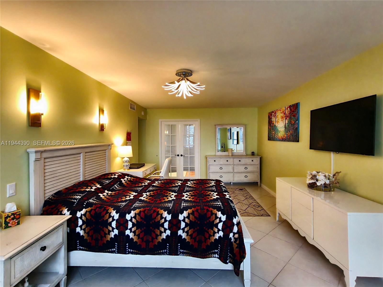 AQUARIUS CONDO - Residential