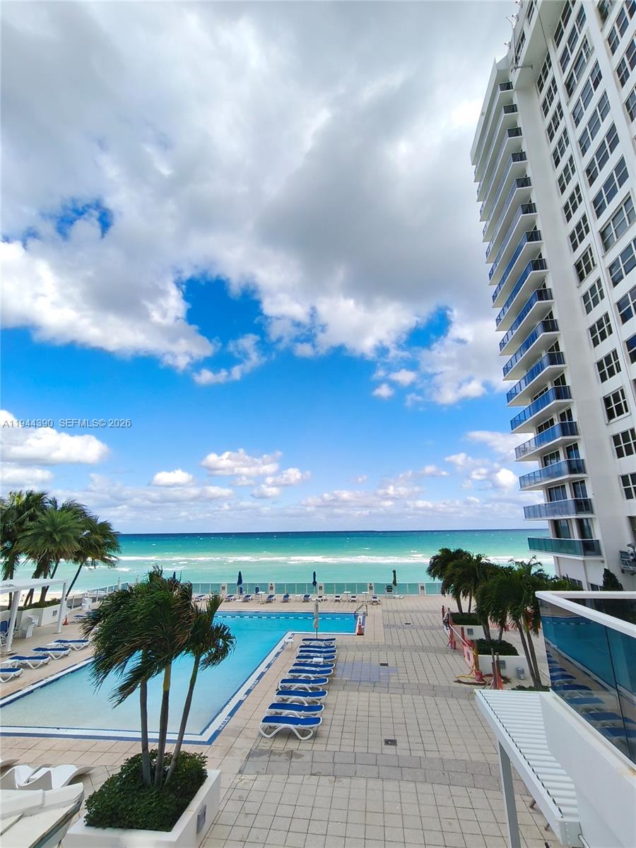 AQUARIUS CONDO - Residential