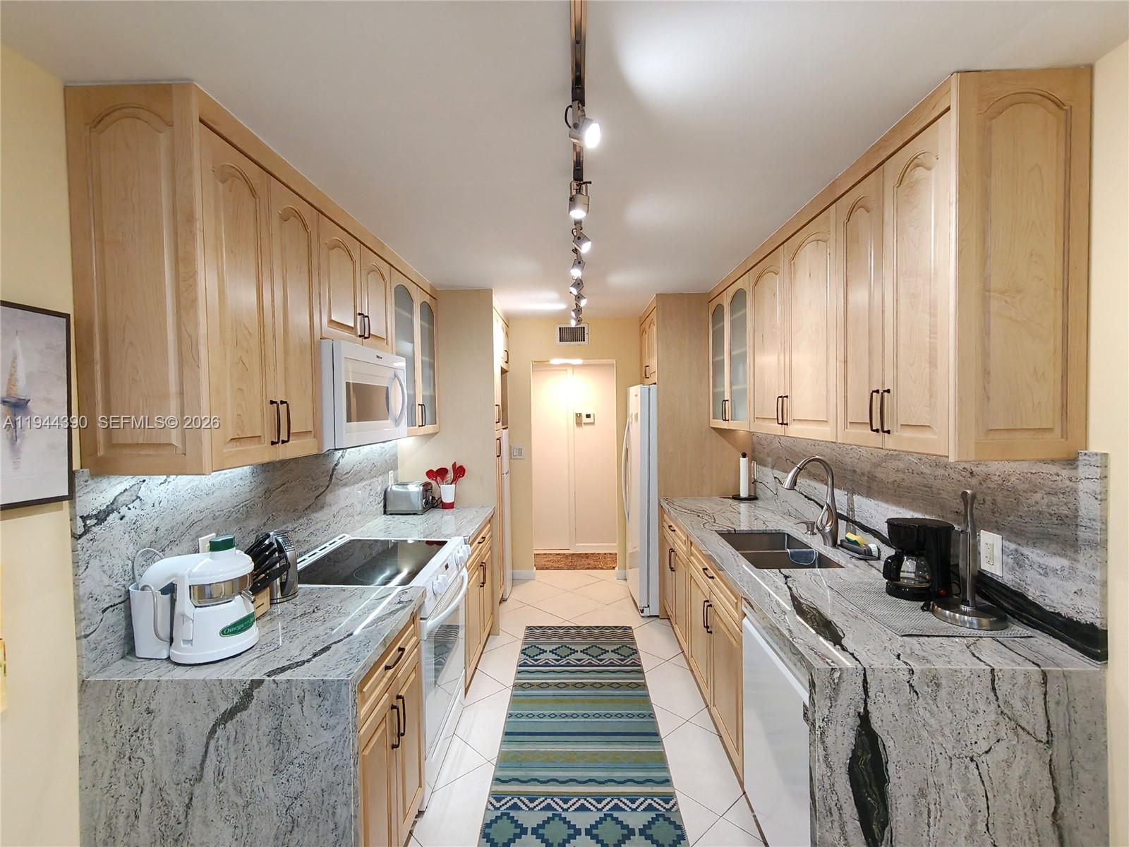 AQUARIUS CONDO - Residential