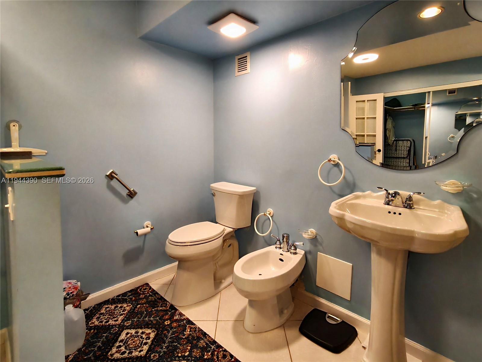 AQUARIUS CONDO - Residential