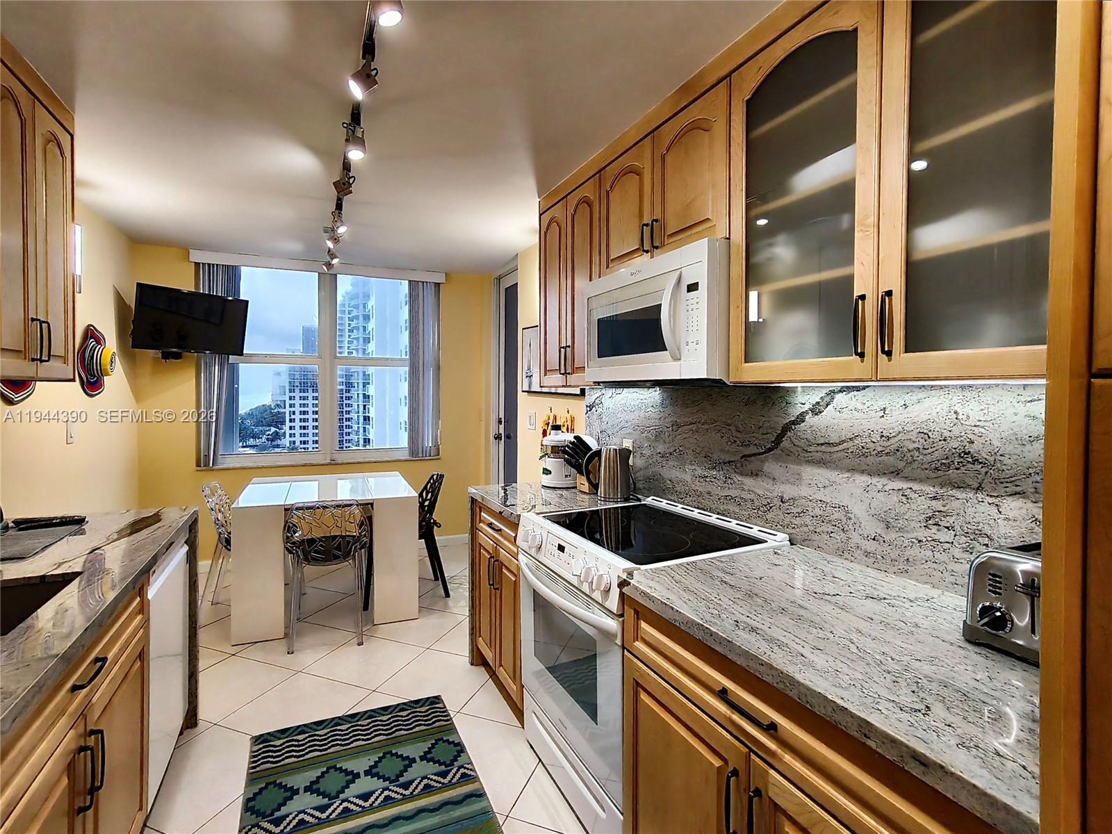 AQUARIUS CONDO - Residential