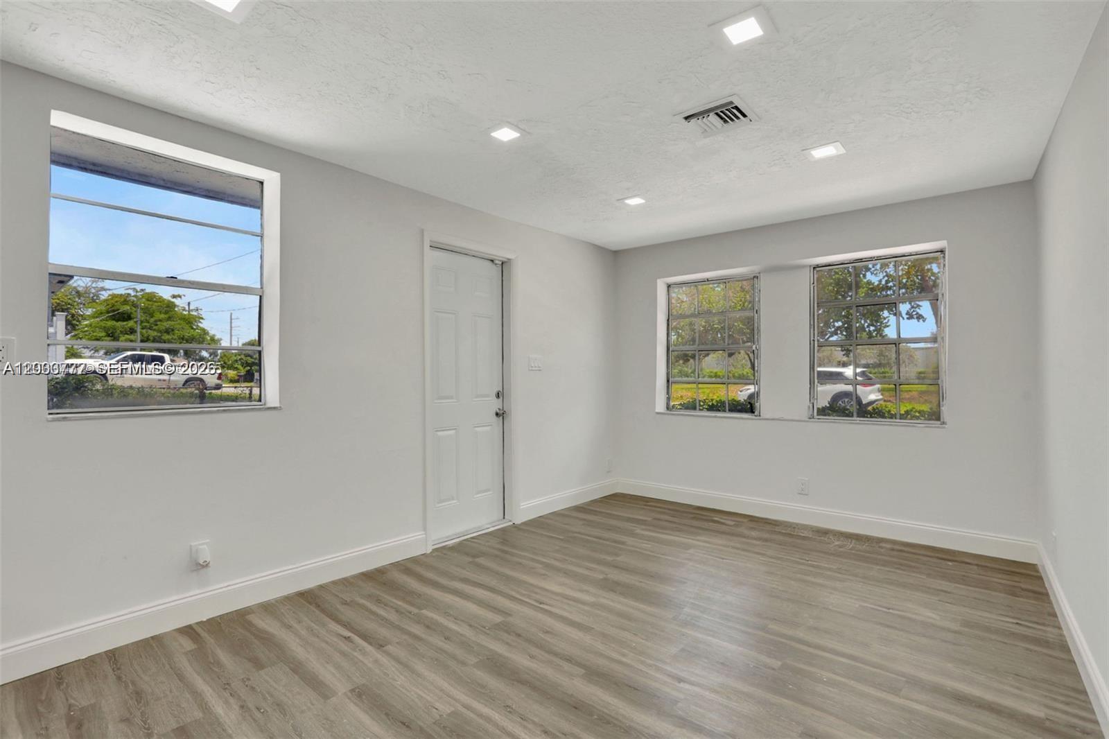 MIDDLE RIVER GARDENS - Residential Lease