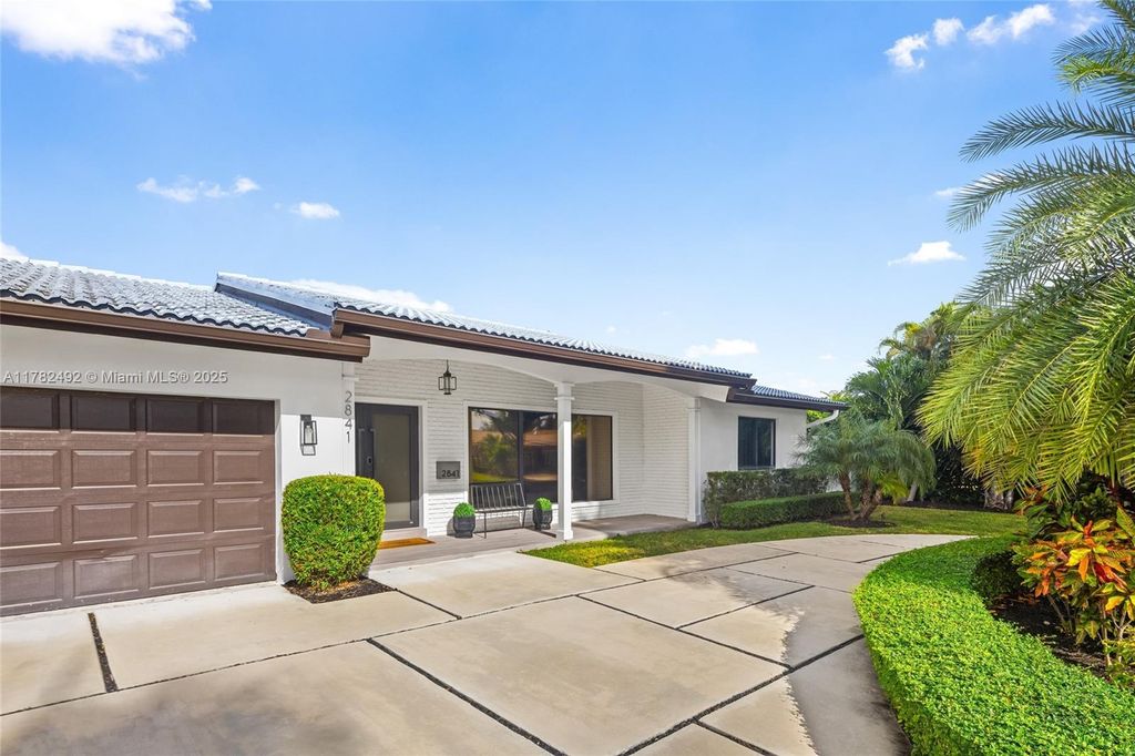 Photo of 2841 NE 55th St, Fort Lauderdale, FL 33308 (MLS # A11782492)