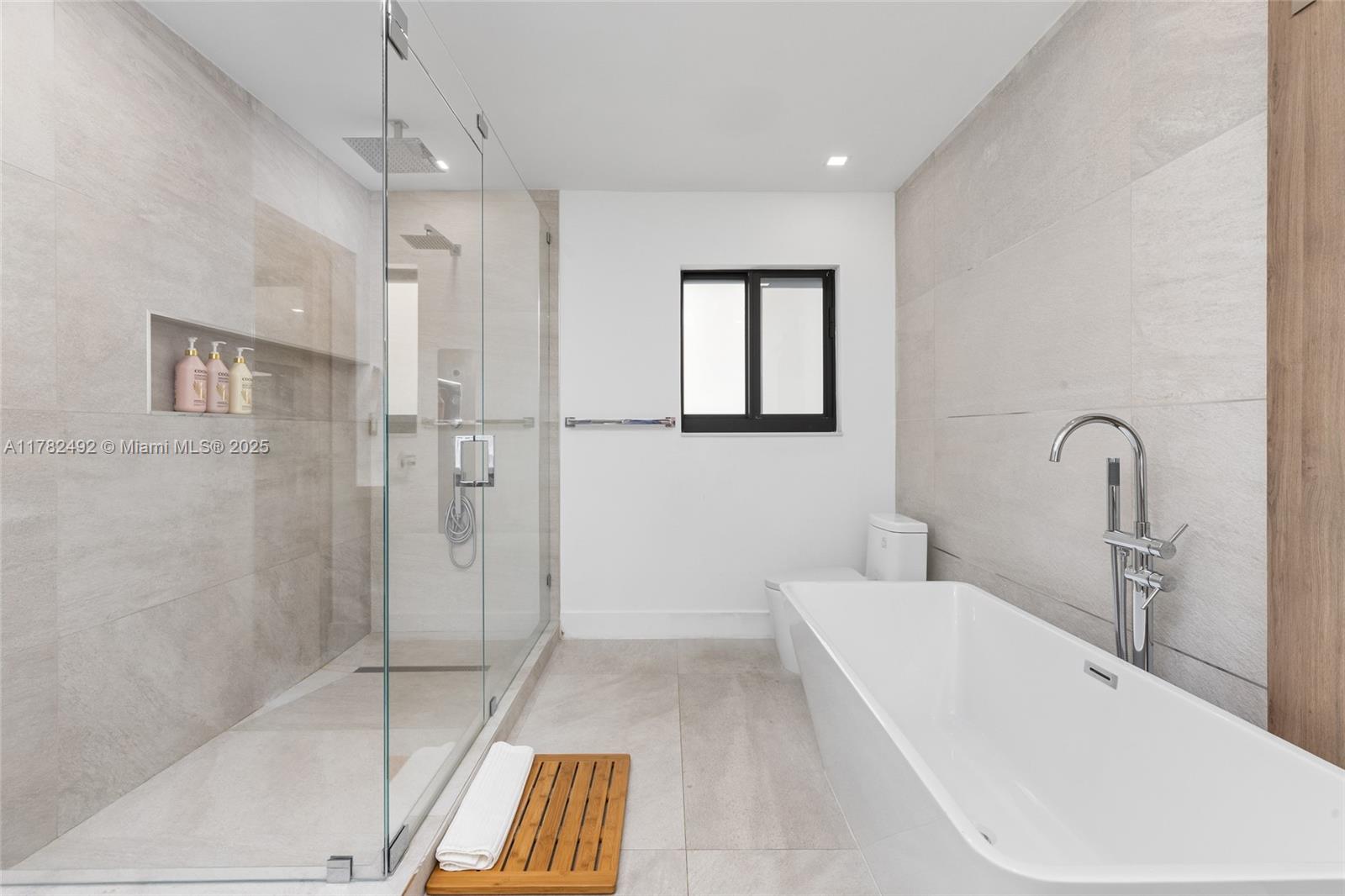 LANDINGS FIRST SEC - Residential