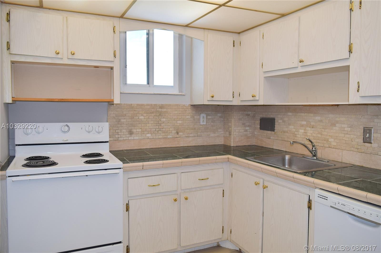 THE ISLANDER CLUB CONDO - Residential Lease