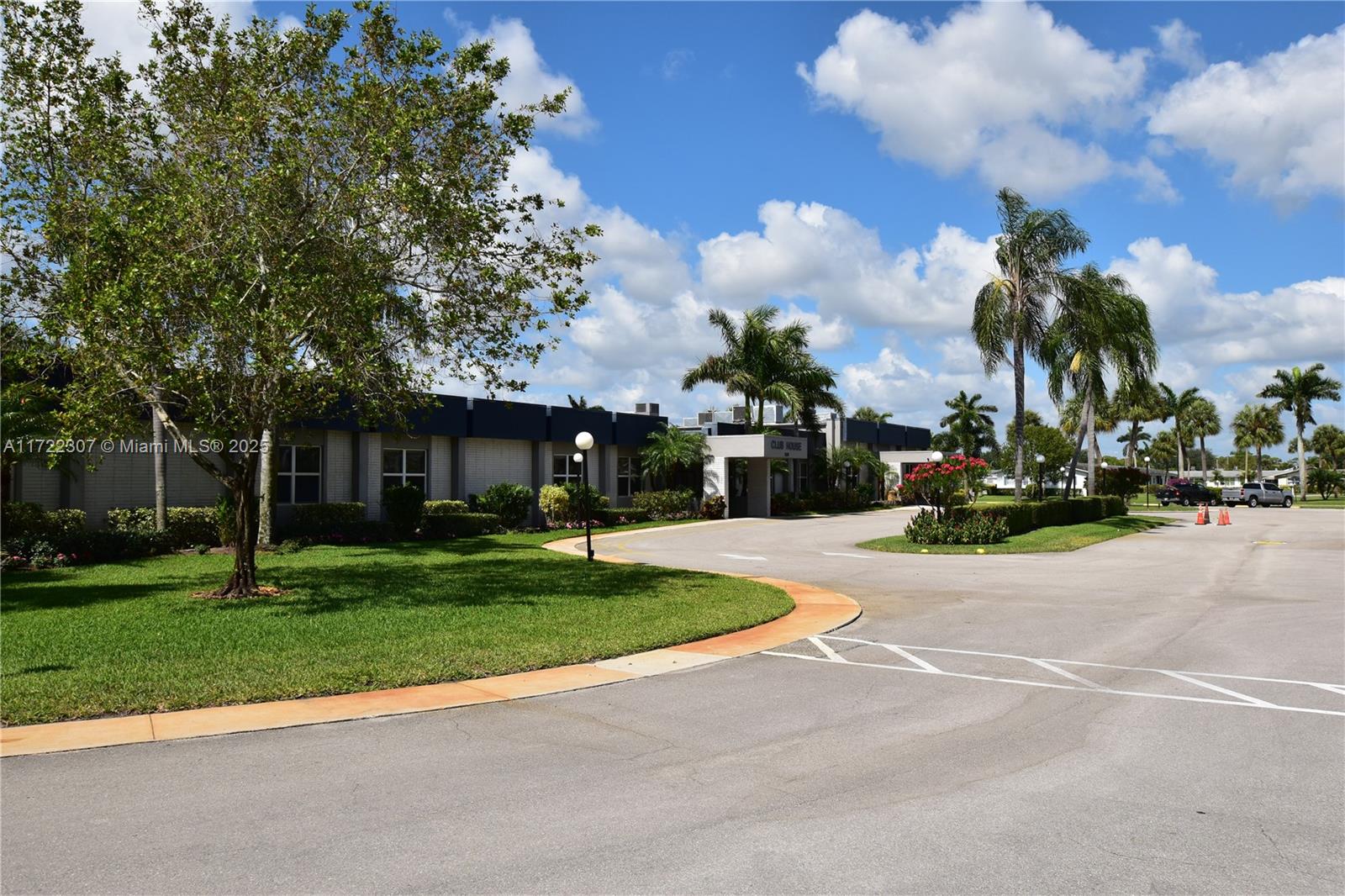 CRESTHAVEN VILLAS 30 COND - Residential