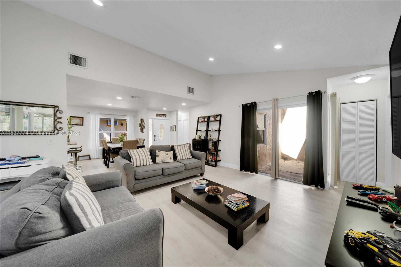 PATIO VILLAS SEC FOUR AT - Residential