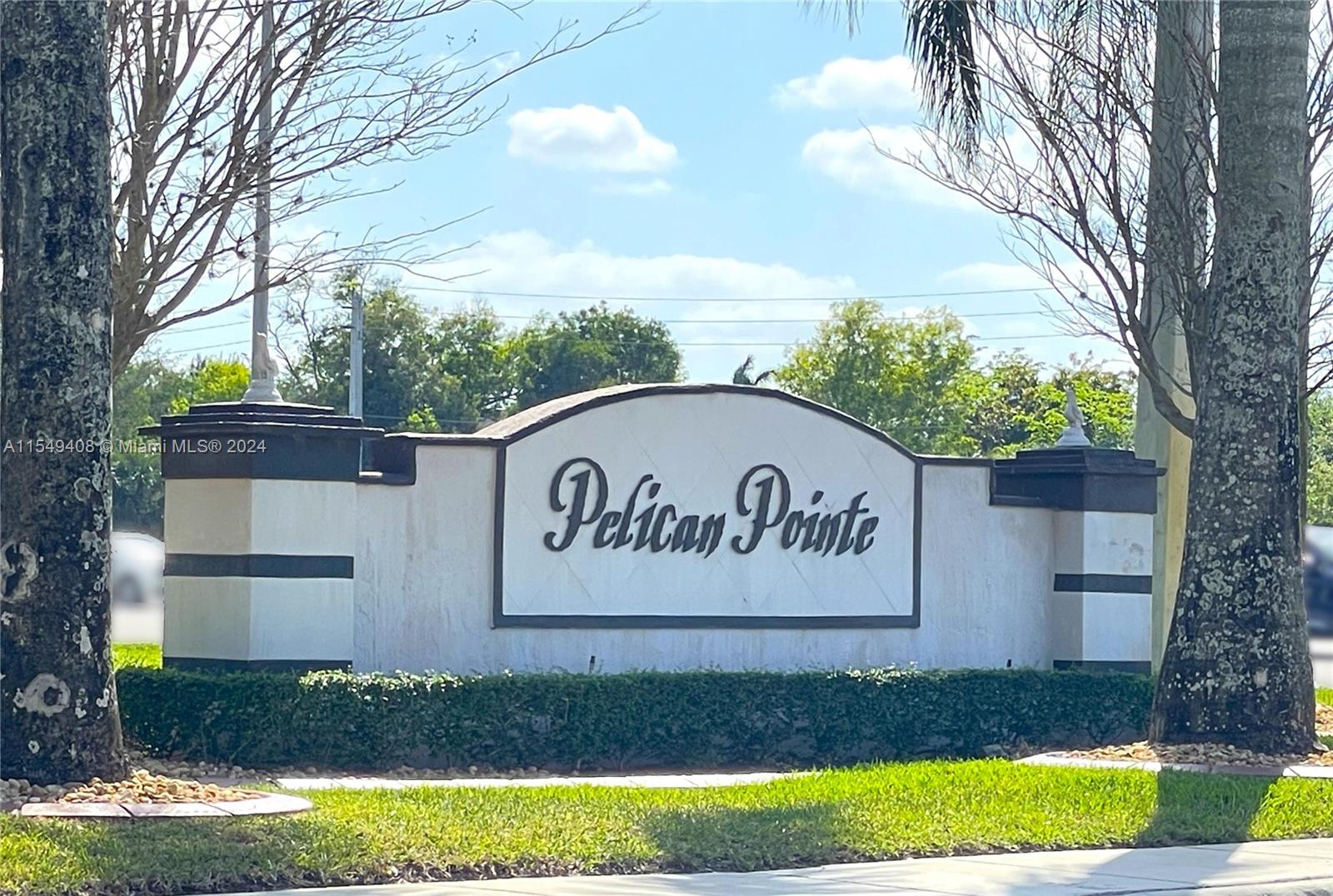 SENSATIONAL TOWNHOUSE IN PEMBROKE PINES WITHIN ONE OF A KIND GATED COMMUNITY OF PELICANPOINTE. RECENTLY RENOVATED WITH 1 CAR GARAGE, FRESHLY PAINTED. THIS IS AN AWESOME 2 BED / 2.5BATHS. MASTER ROOM WITH 2 WALKING CLOSETS AND GRANITE DOUBLE SINK BATHS WITH SHOWER. CONVENIENT KITCHEN WITH EXTRA STORAGE, GRANITE COUNTERTOP AND STAINLESS-STEEL APPLIANCES; EXQUISITE LIVING ROOM WITH TILE ON 1ST FLOOR, CROWN MOLDING THROUGHOUT. LAMINATED ON 2ND FLOOR. CLOSE TO SCHOOLS AND MALL.