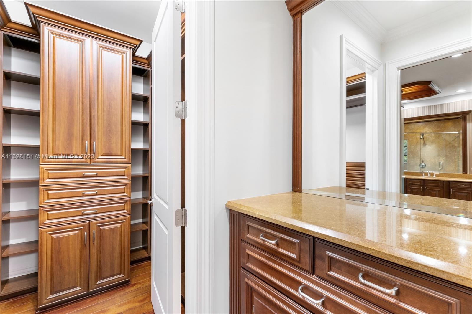 ROYAL PALM YACHT & COUNTRY - Residential