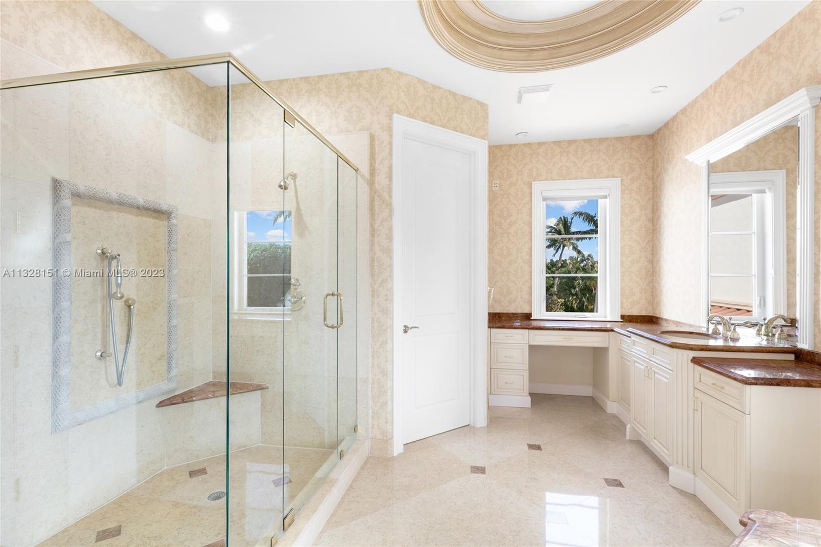 ROYAL PALM YACHT & COUNTRY - Residential