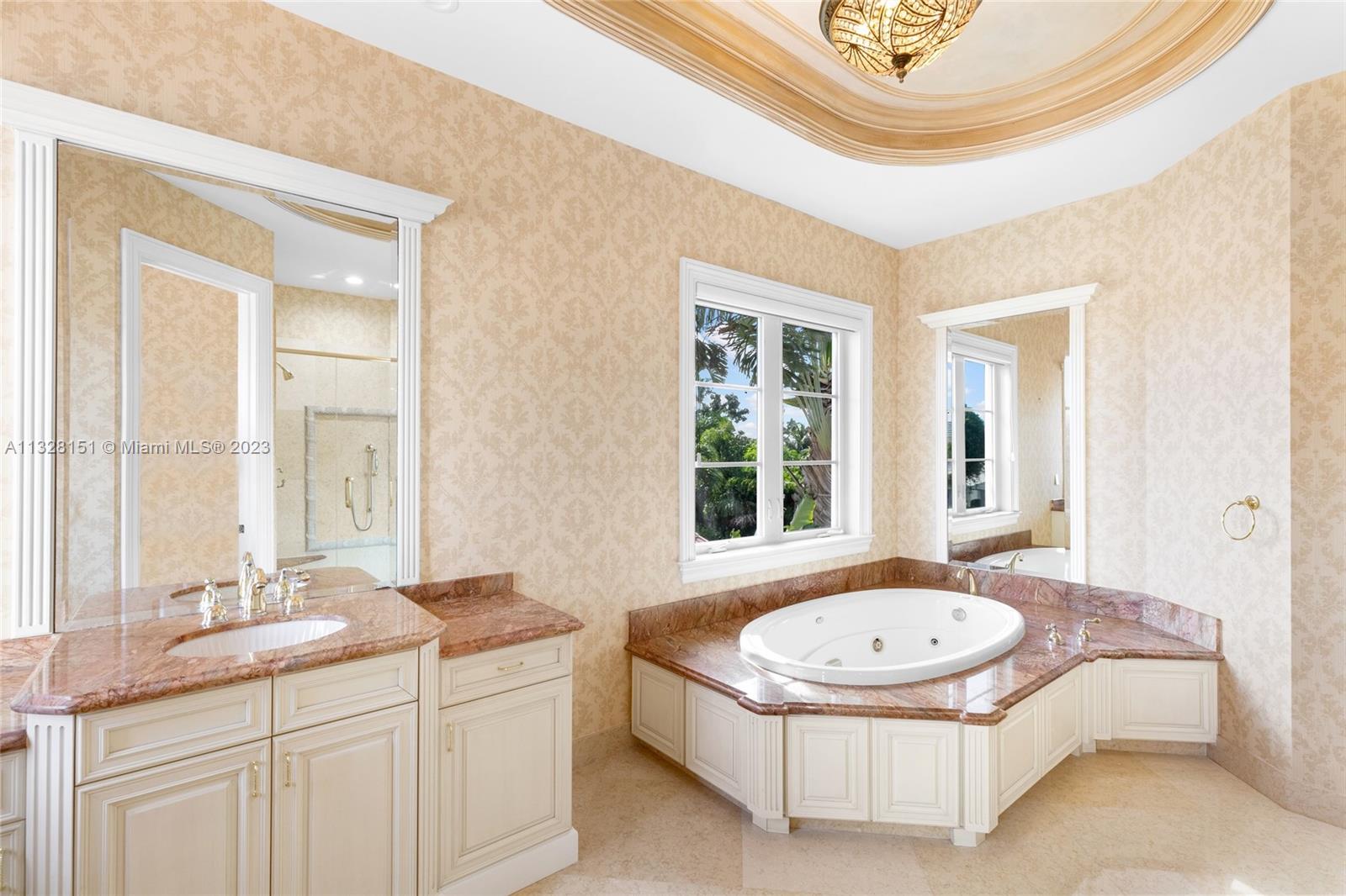 ROYAL PALM YACHT & COUNTRY - Residential