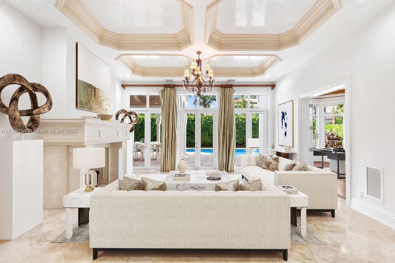 ROYAL PALM YACHT & COUNTRY - Residential