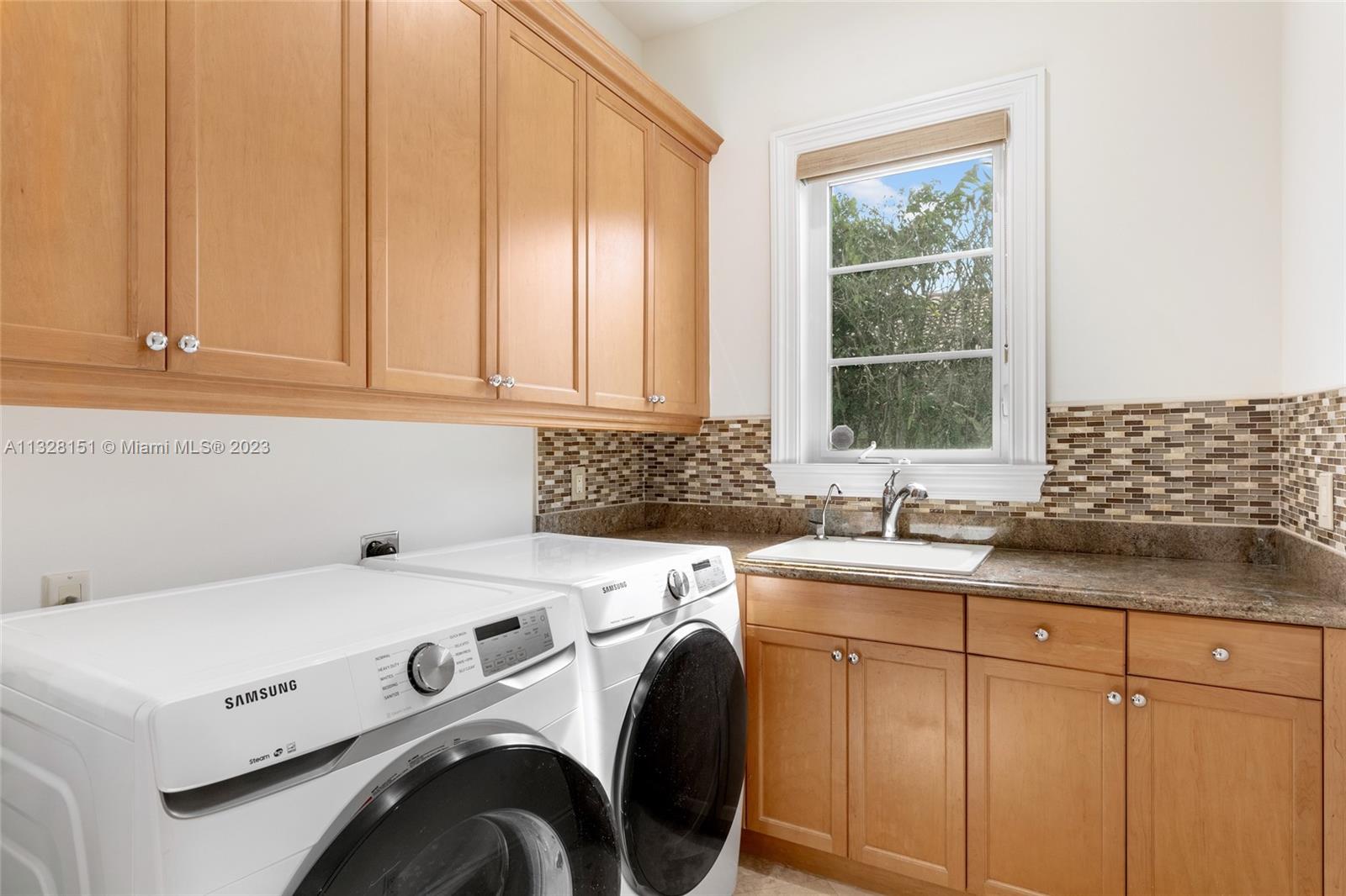 ROYAL PALM YACHT & COUNTRY - Residential