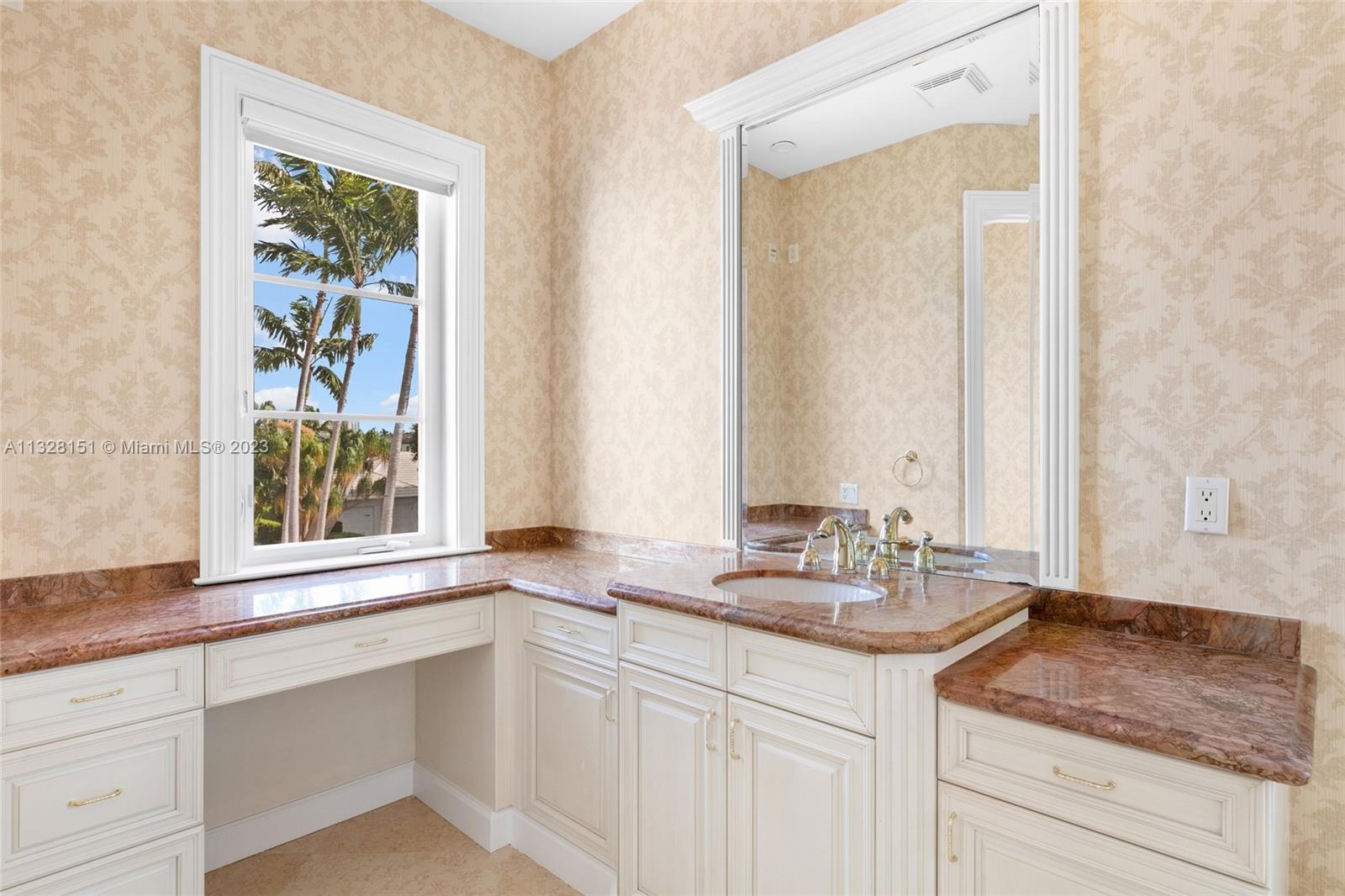 ROYAL PALM YACHT & COUNTRY - Residential