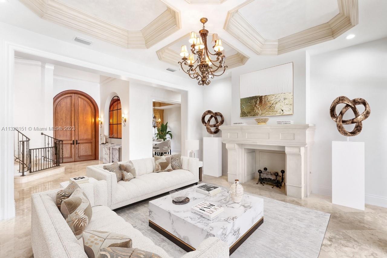 ROYAL PALM YACHT & COUNTRY - Residential