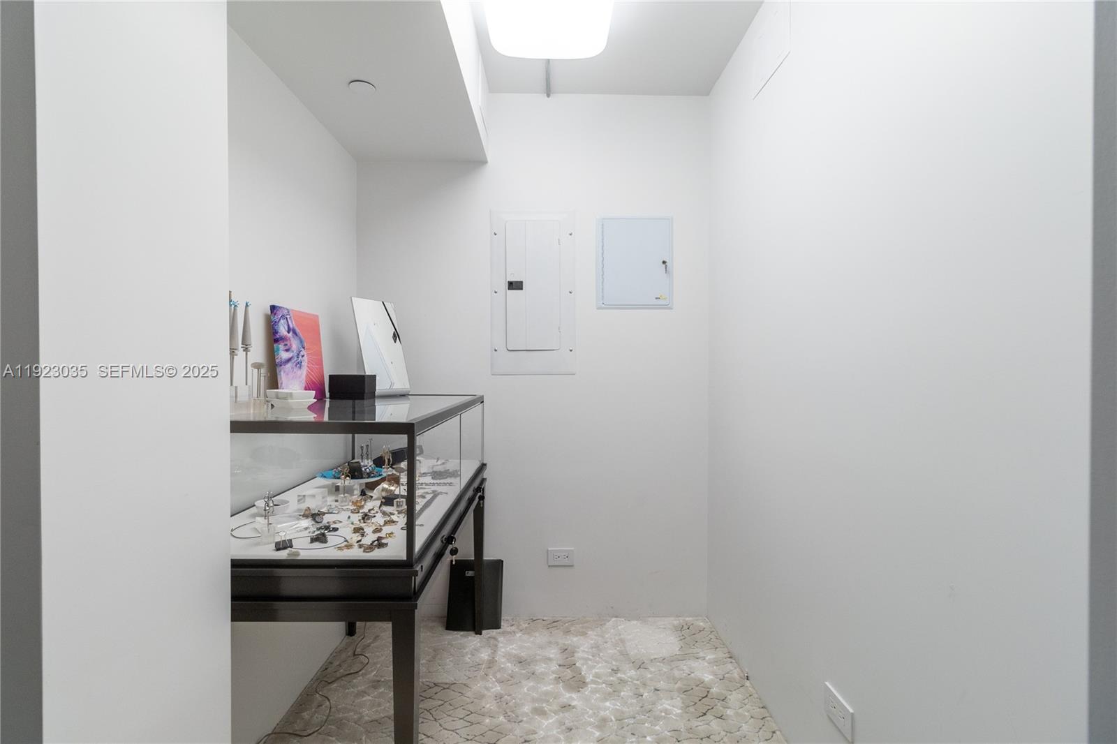 VENETIA CONDO - Residential