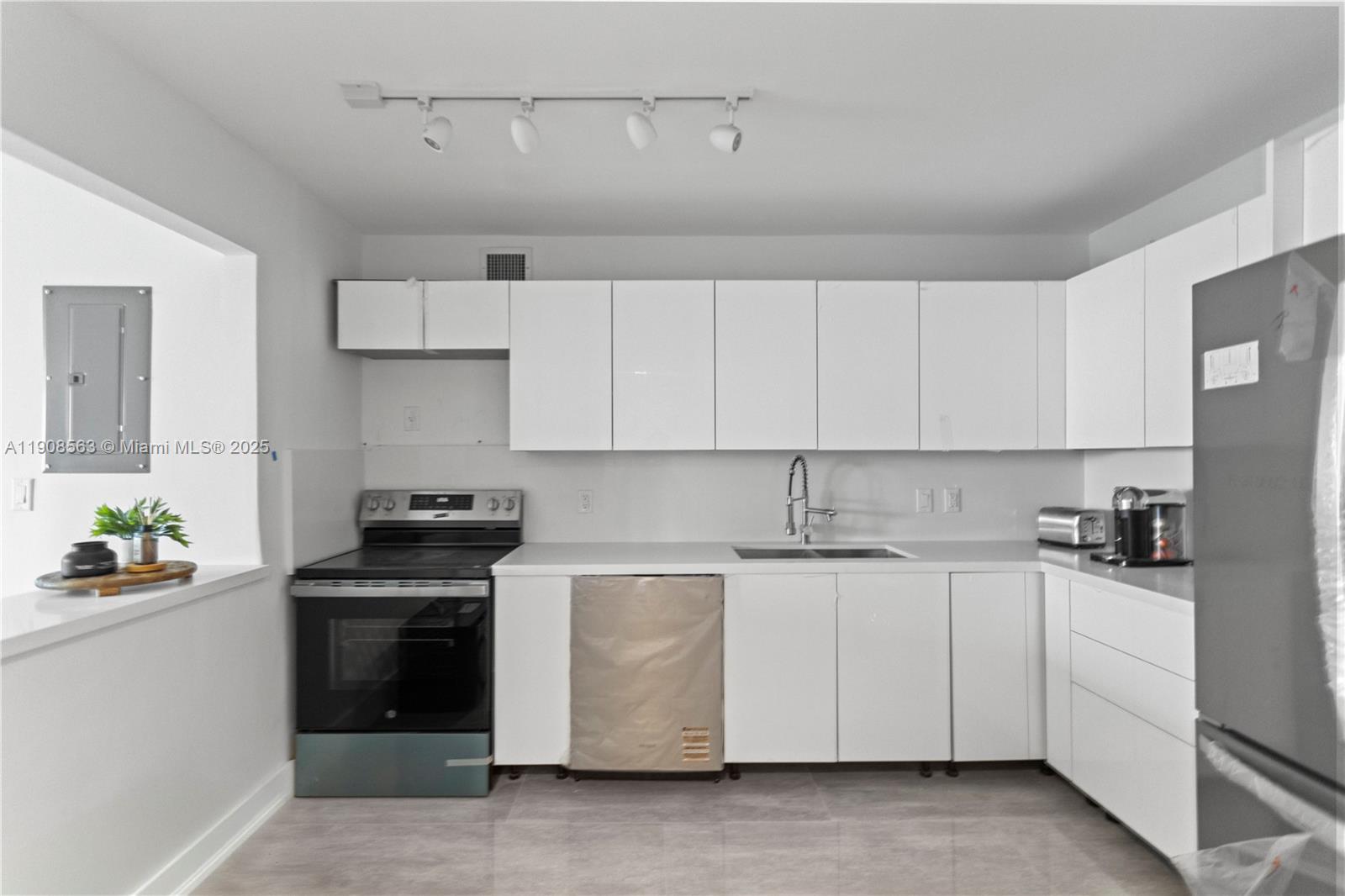 ARLEN HOUSE EAST CONDO - Residential