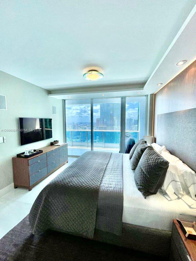 200 BISCAYNE BLVD WAY 4310