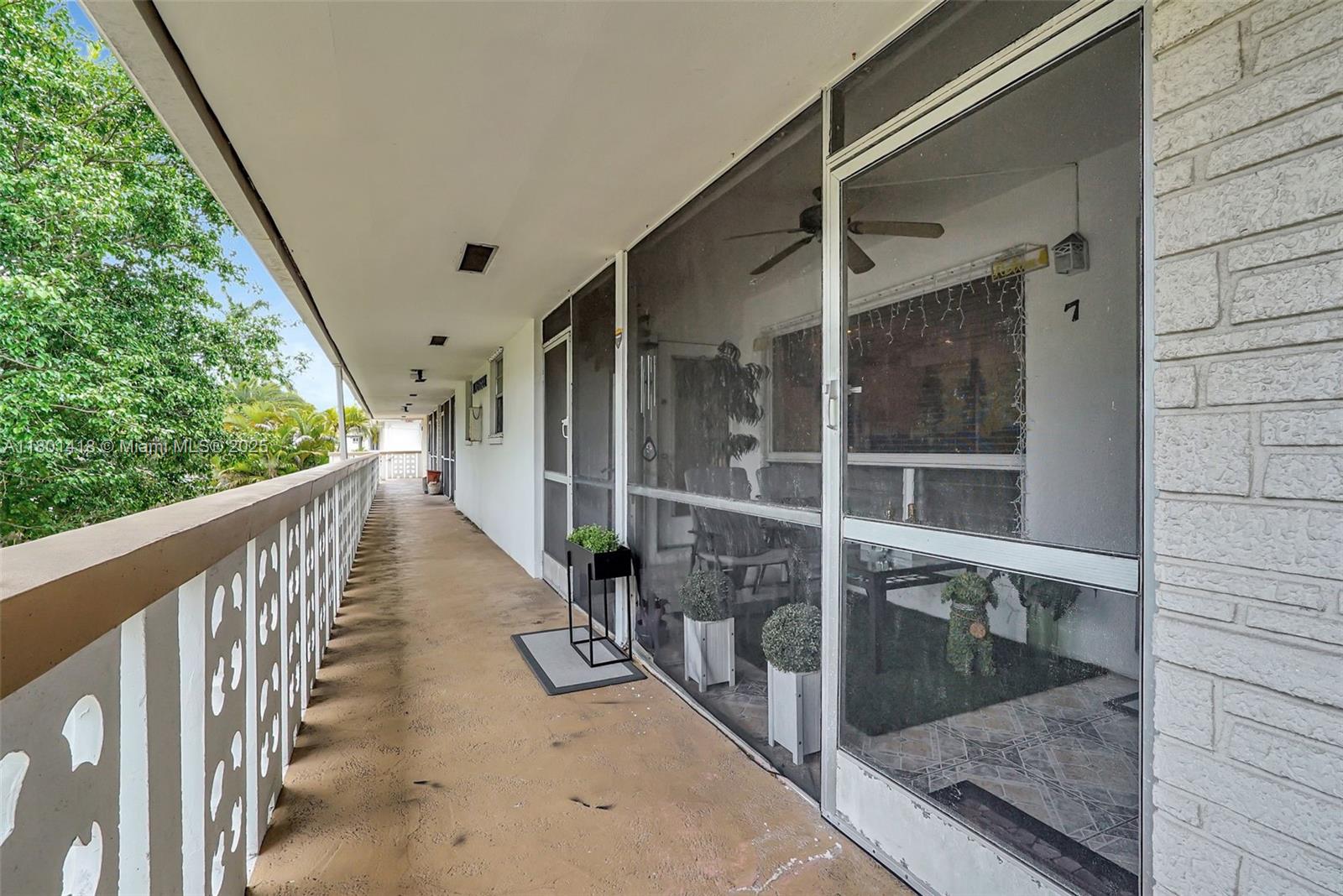 532 S Luna Ct 7