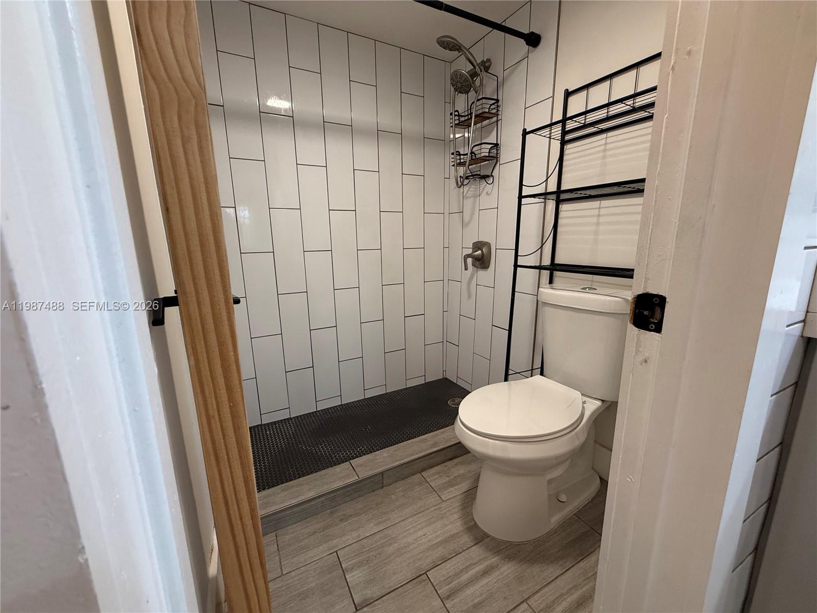 COVE CONDO PHASE II, THE - Residential Lease