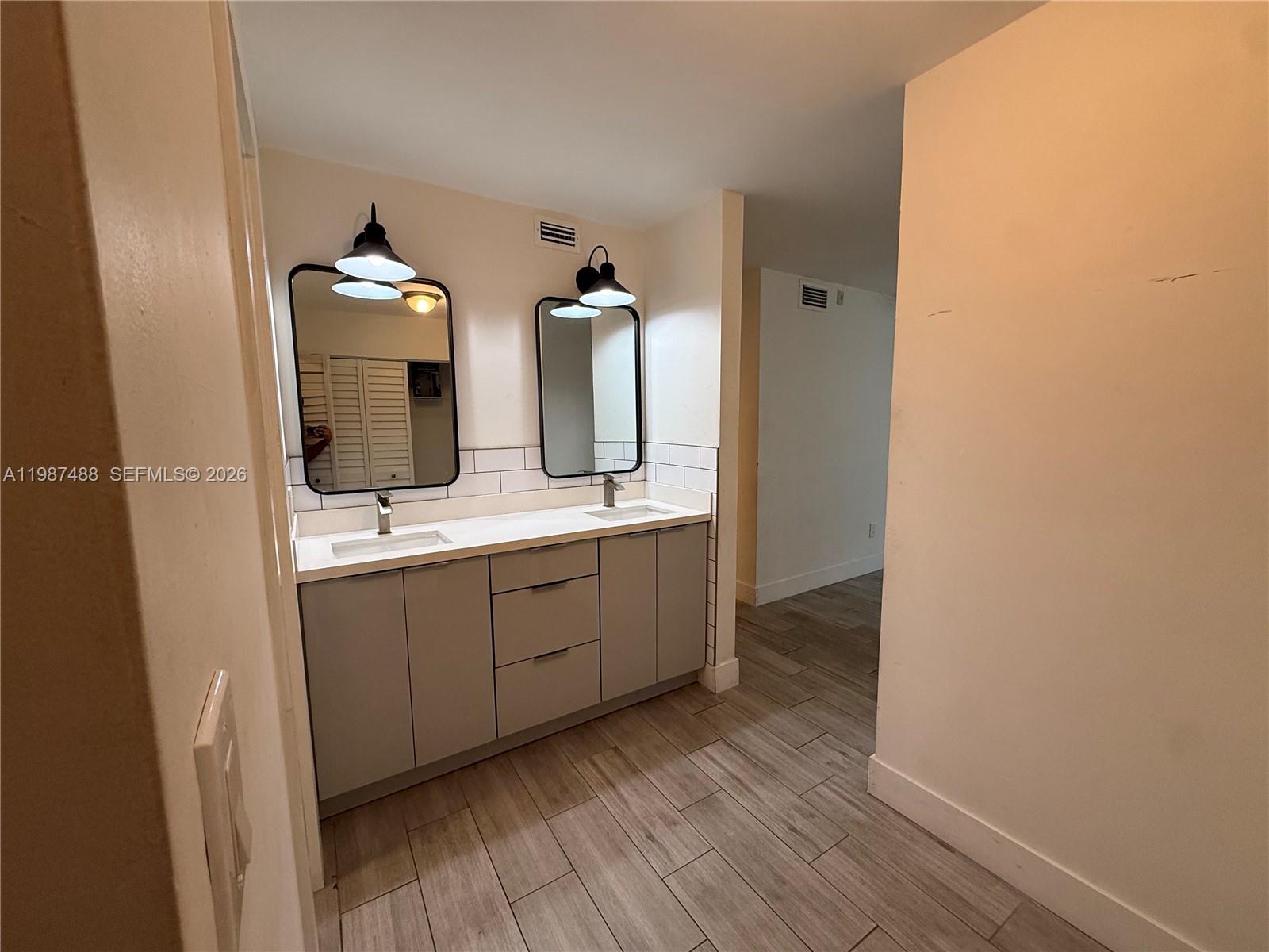 COVE CONDO PHASE II, THE - Residential Lease