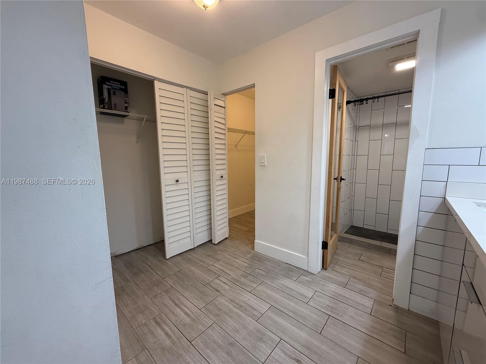 COVE CONDO PHASE II, THE - Residential Lease