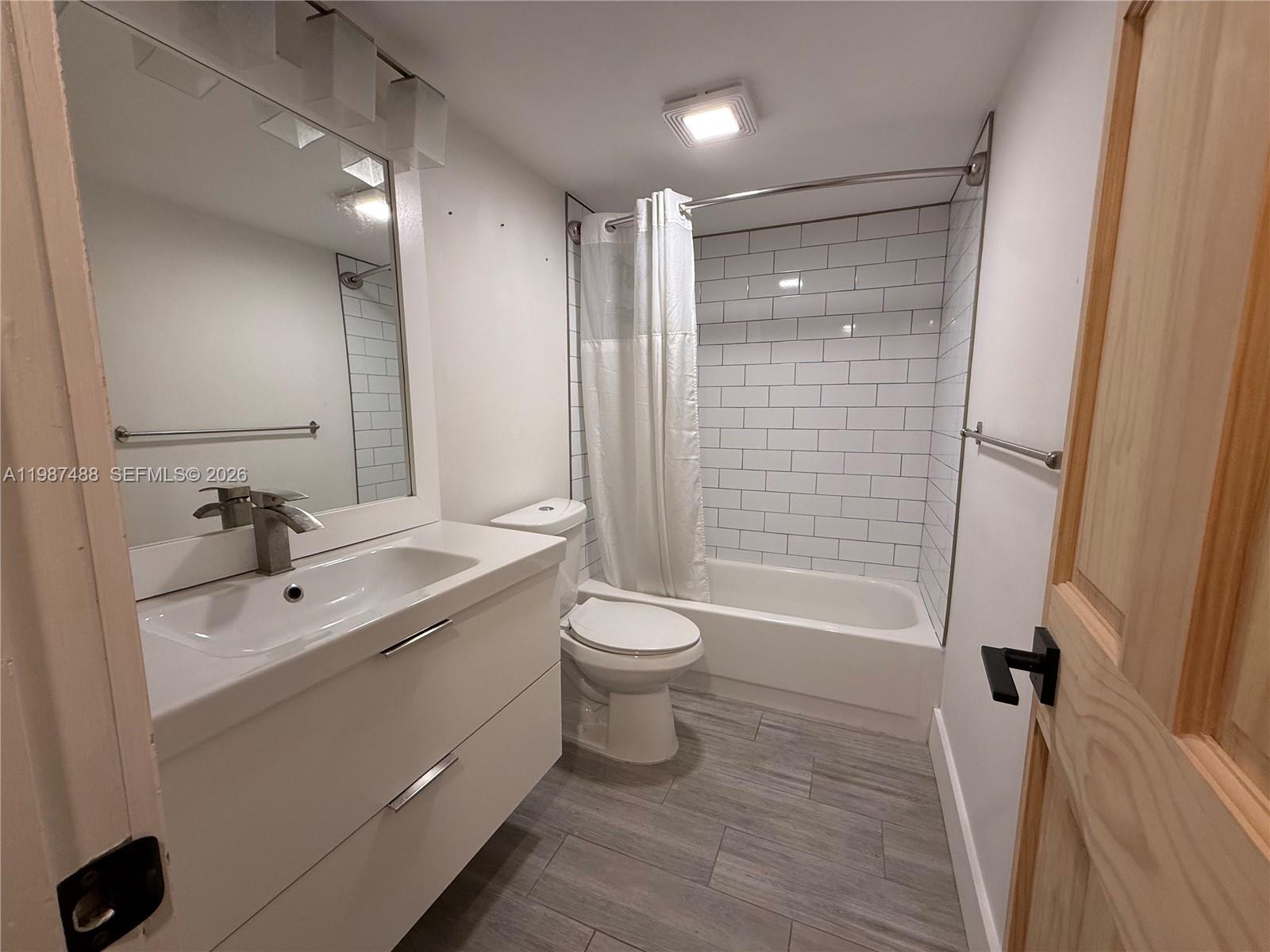 COVE CONDO PHASE II, THE - Residential Lease