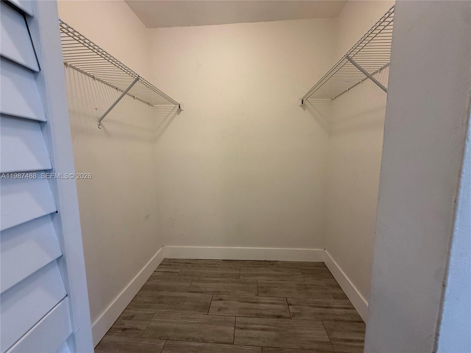 COVE CONDO PHASE II, THE - Residential Lease