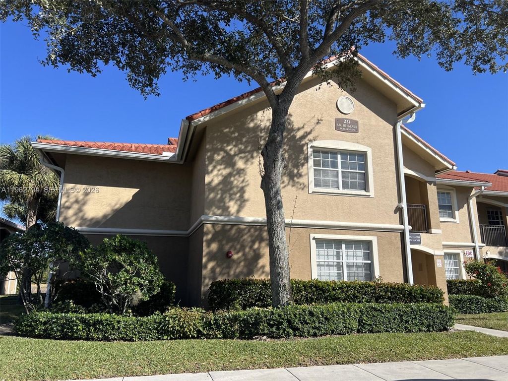 Photo of 231 SW 116th Ave #19202, Pembroke Pines, FL 33025 (MLS # A11962794)