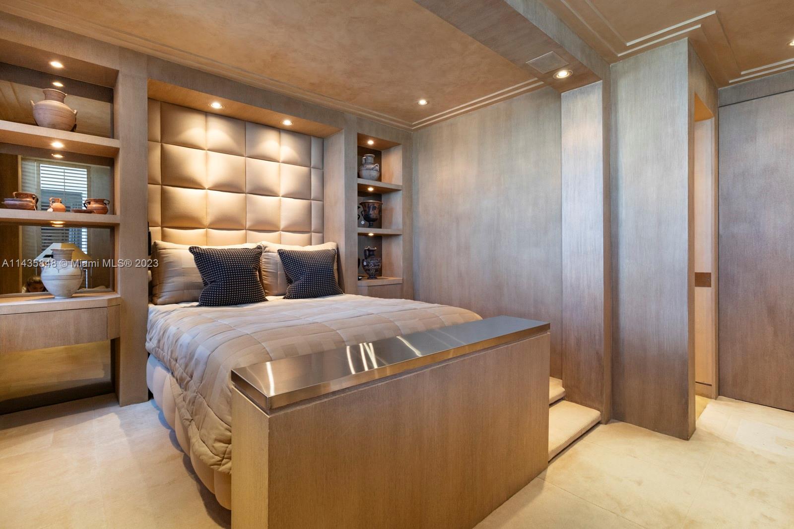 CLUB TOWER TWO CONDO - Residential