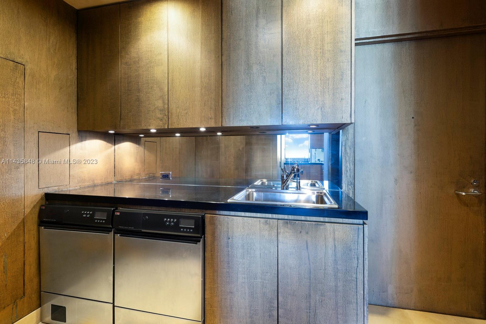 CLUB TOWER TWO CONDO - Residential