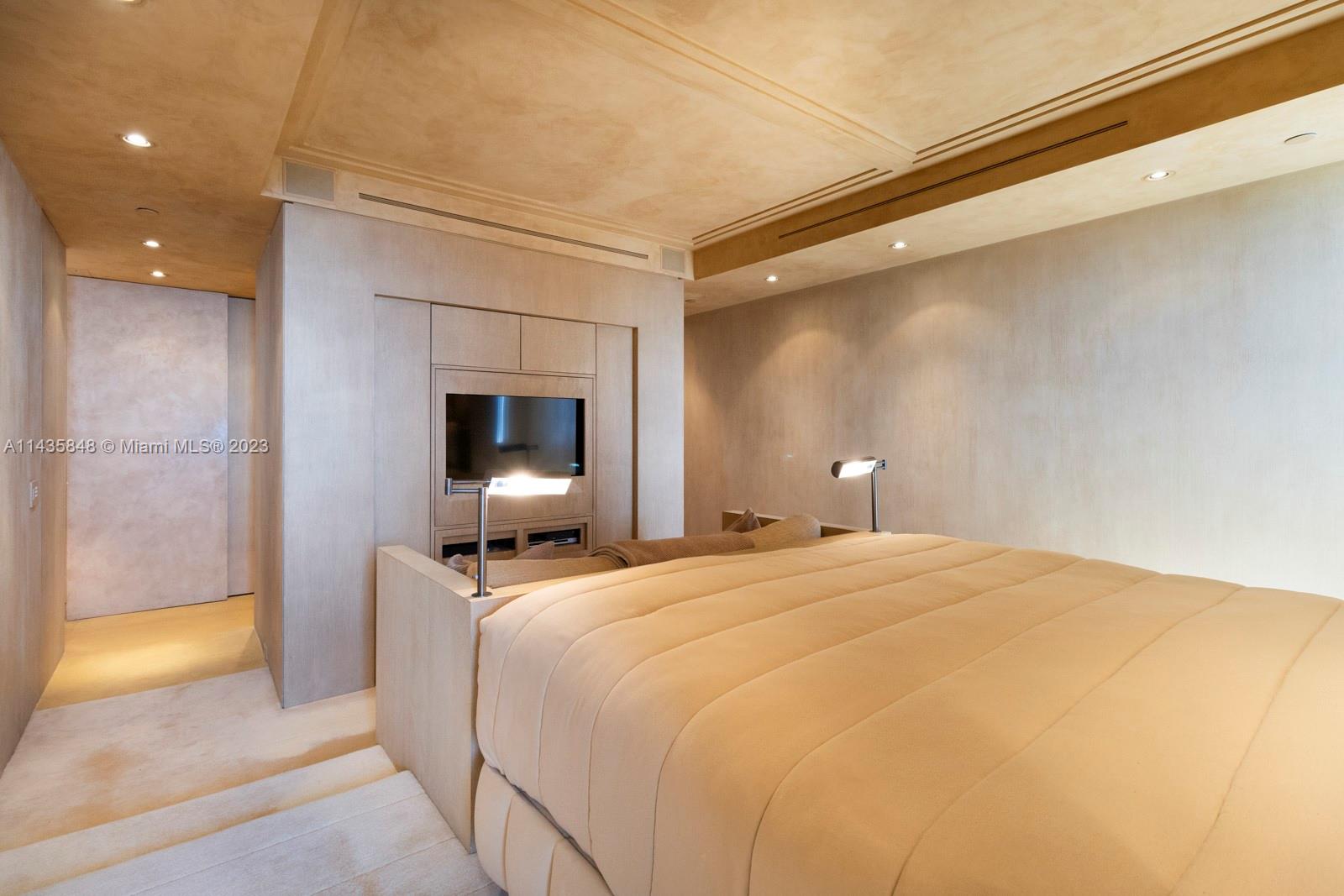 CLUB TOWER TWO CONDO - Residential