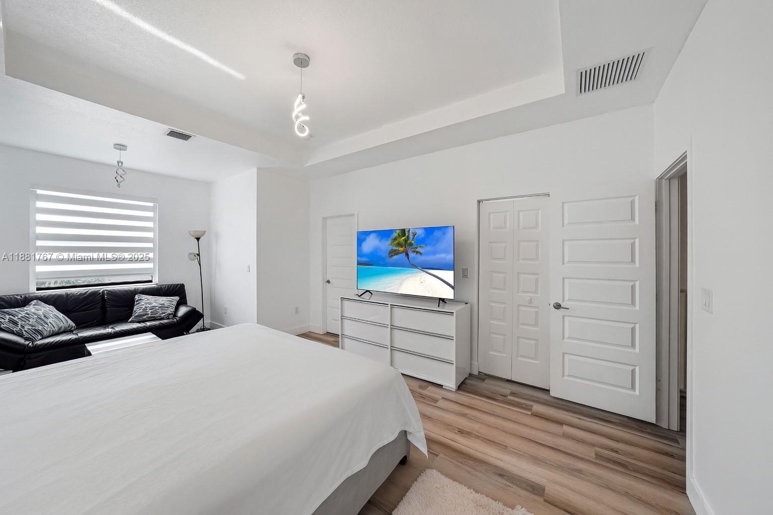 DUNNWOODY LAKE - Residential