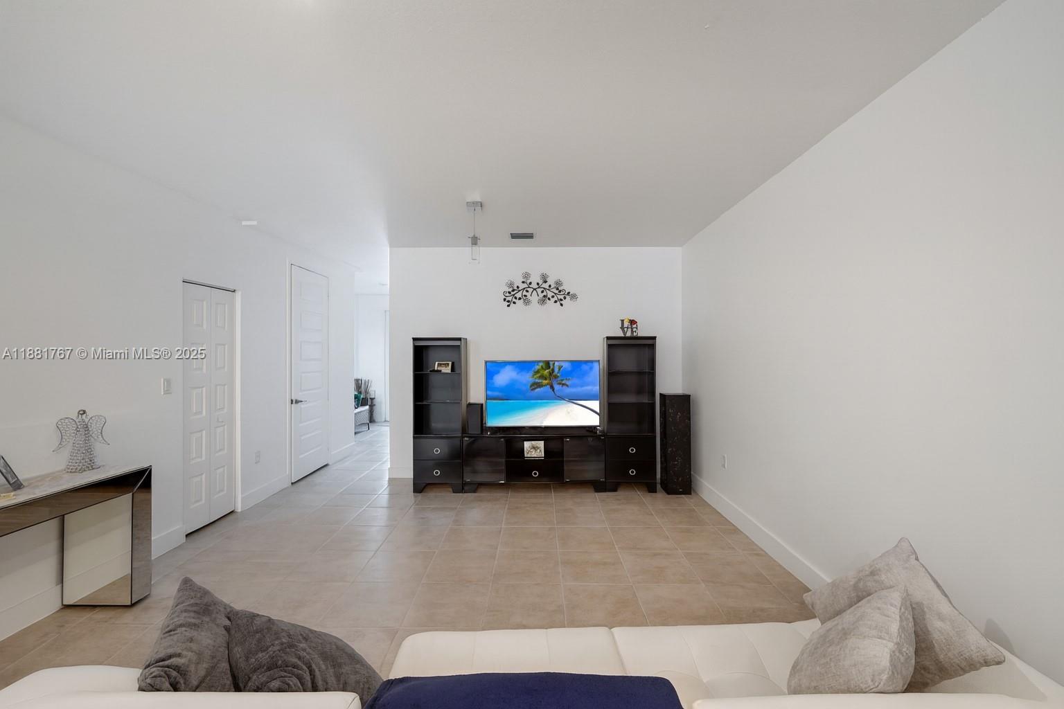 DUNNWOODY LAKE - Residential