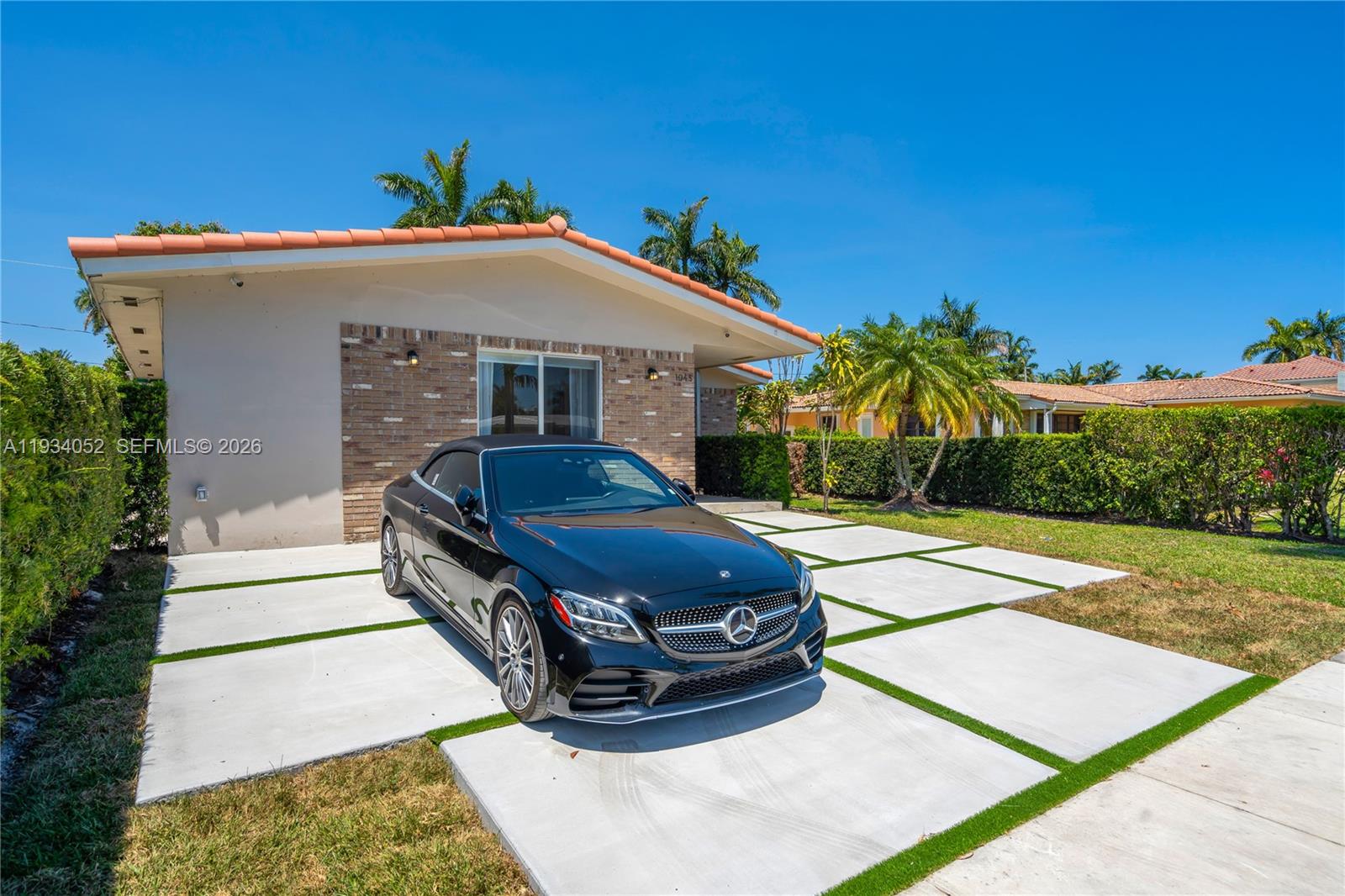 HOLLYWOOD LAKES SECTION - Residential