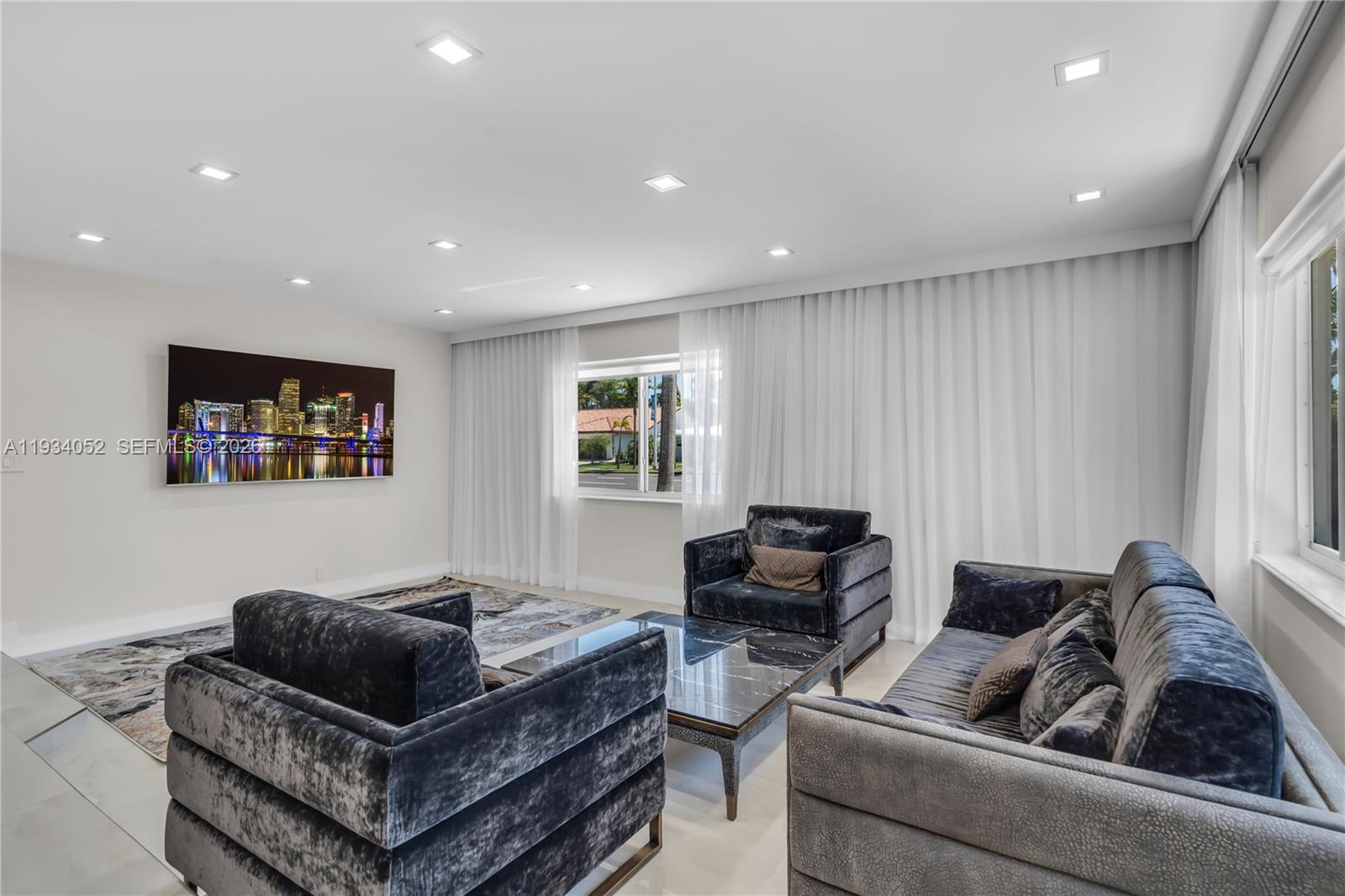 HOLLYWOOD LAKES SECTION - Residential