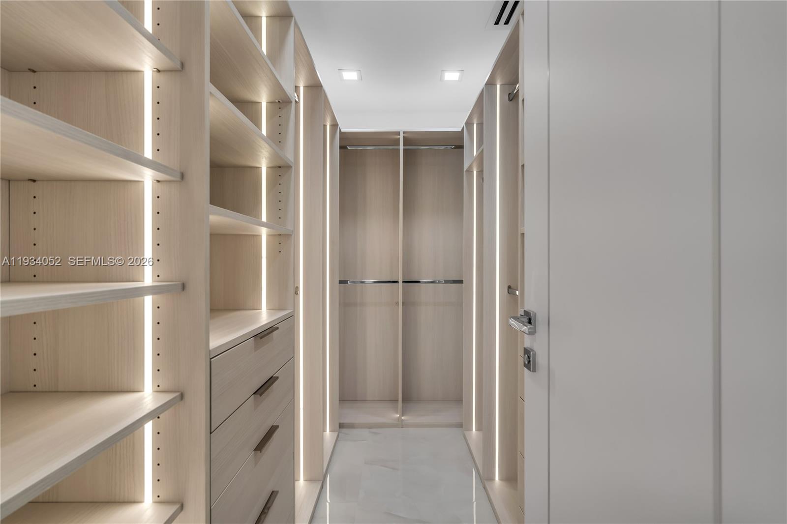 HOLLYWOOD LAKES SECTION - Residential