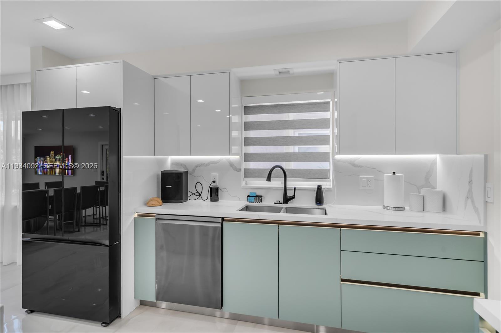 HOLLYWOOD LAKES SECTION - Residential