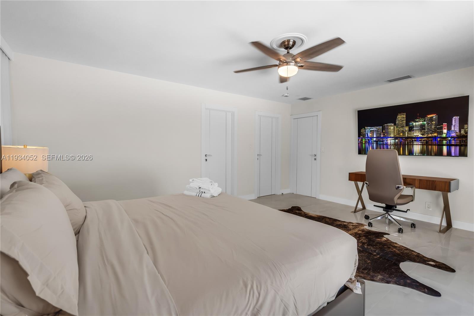 HOLLYWOOD LAKES SECTION - Residential