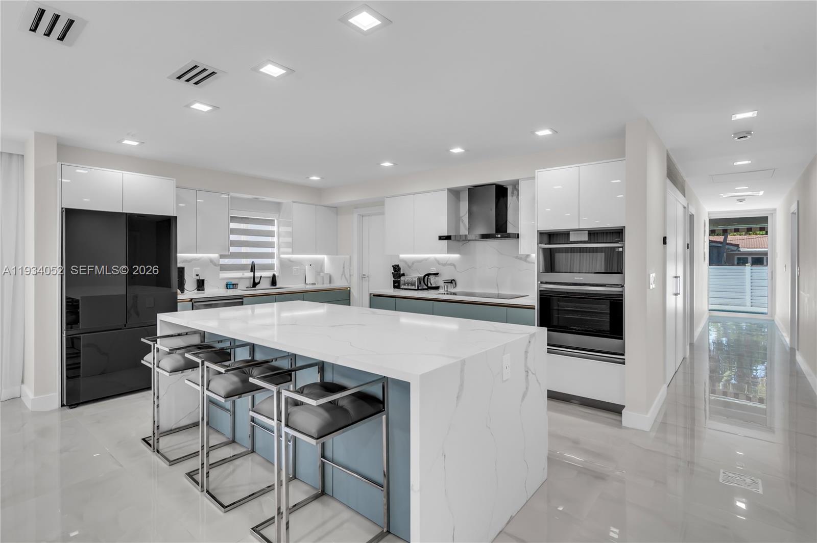 HOLLYWOOD LAKES SECTION - Residential