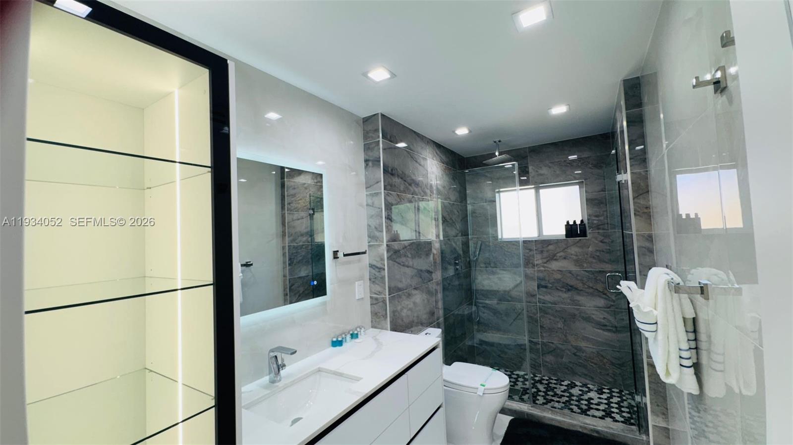 HOLLYWOOD LAKES SECTION - Residential