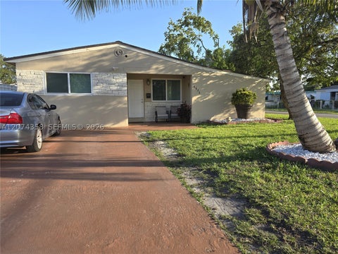 Photo of 6626 SW 1st Ct, Pembroke Pines, FL 33023 (MLS # A12074358)
