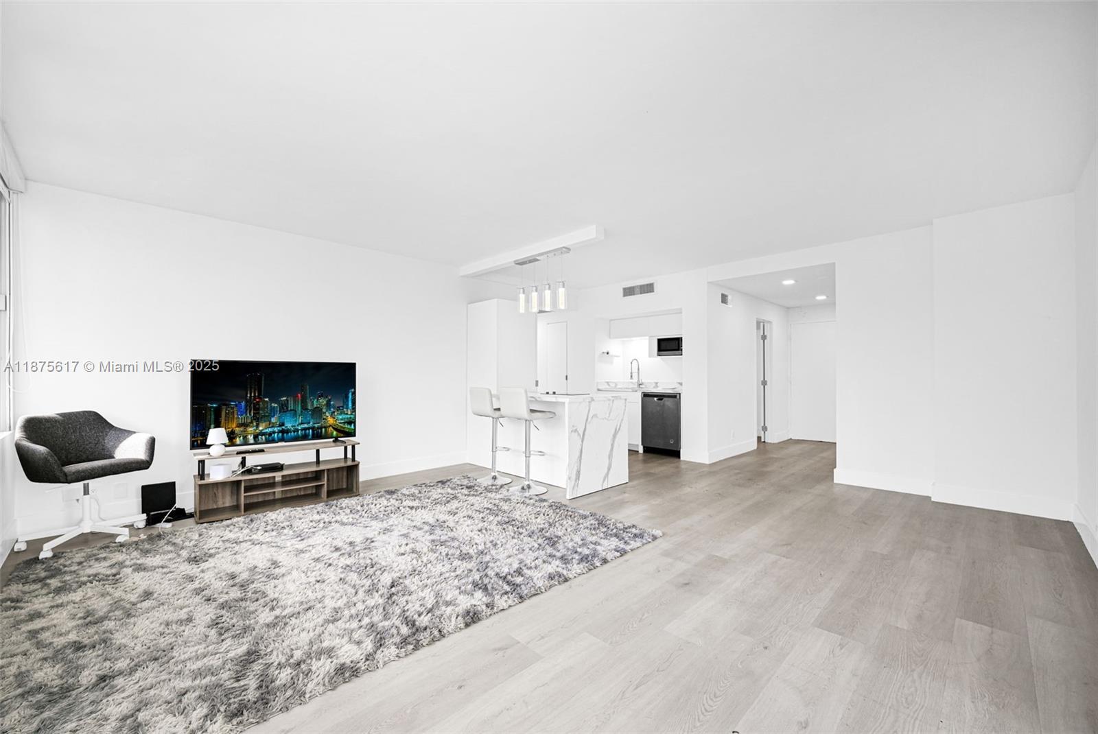 1000 West Ave 224