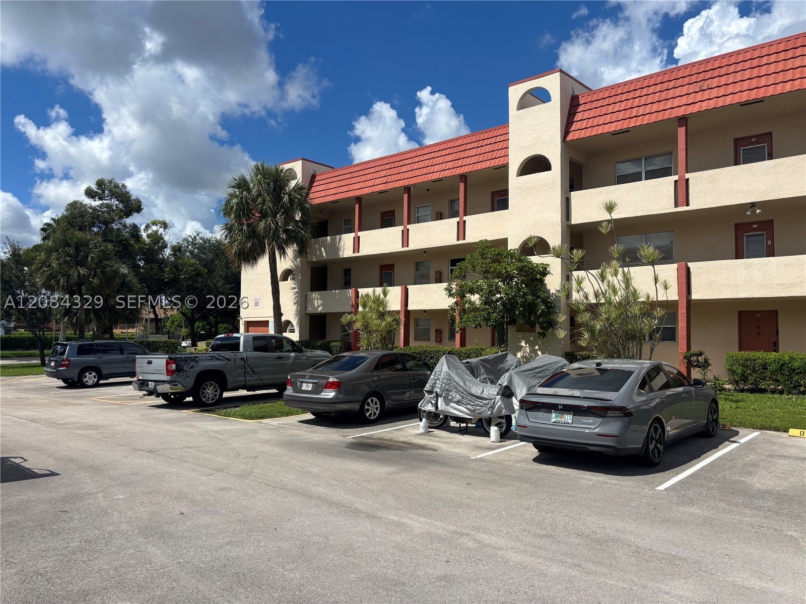 3051 E Sunrise Lakes Dr 211, Sunrise FL 33322