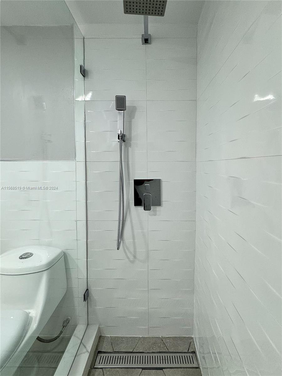 KENDALL CENTER - Residential Lease