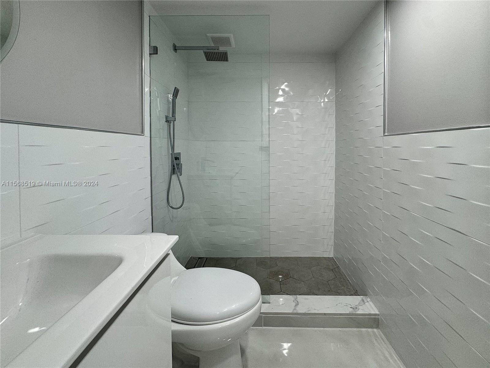 KENDALL CENTER - Residential Lease