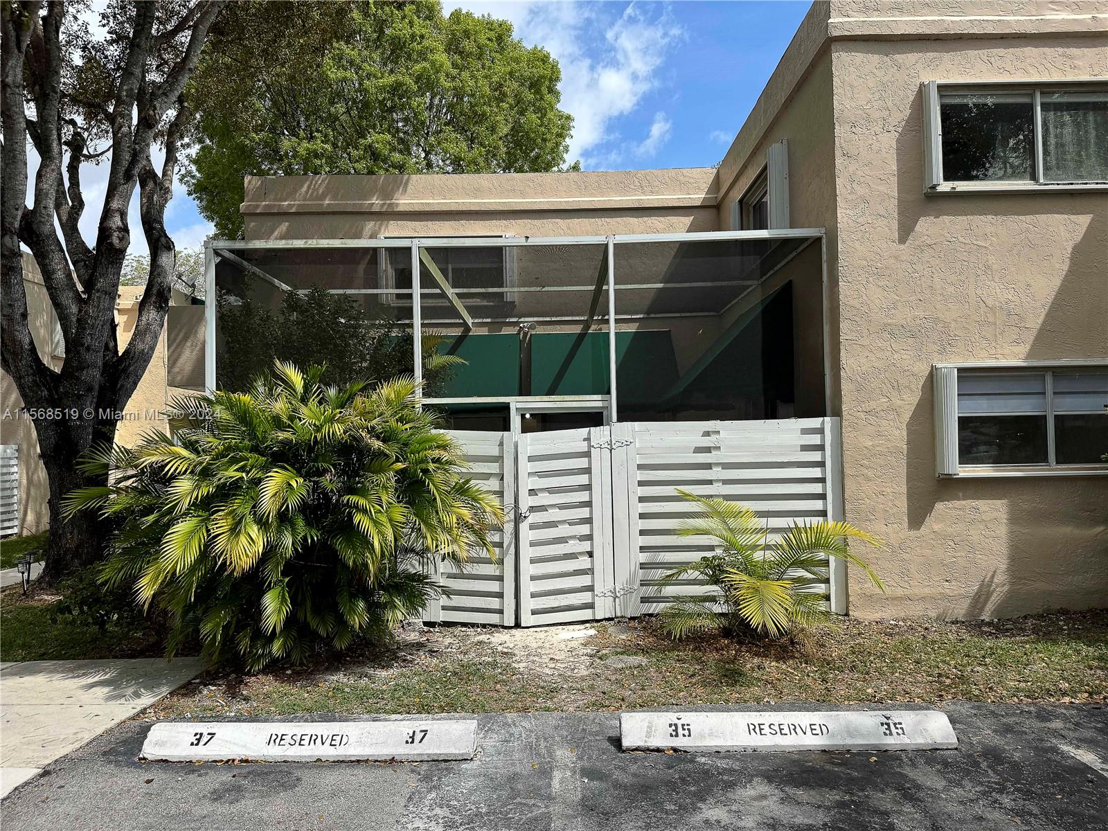 KENDALL CENTER - Residential Lease