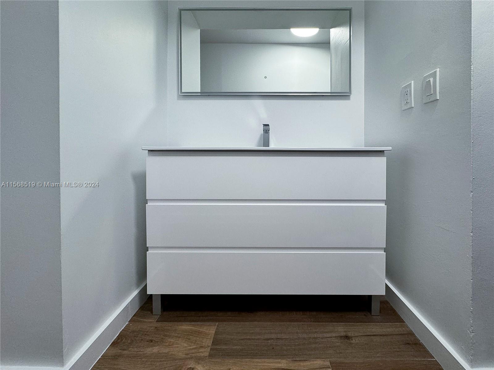KENDALL CENTER - Residential Lease