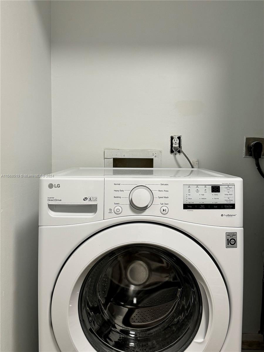 KENDALL CENTER - Residential Lease